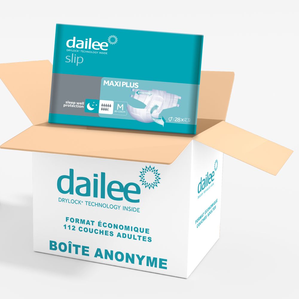 Boîte ouverte avec emballages Dailee Slip Maxi Plus. Texte : FORMAT ÉCONOMIQUE 112 COUCHES ADULTES. BOÎTE ANONYME.