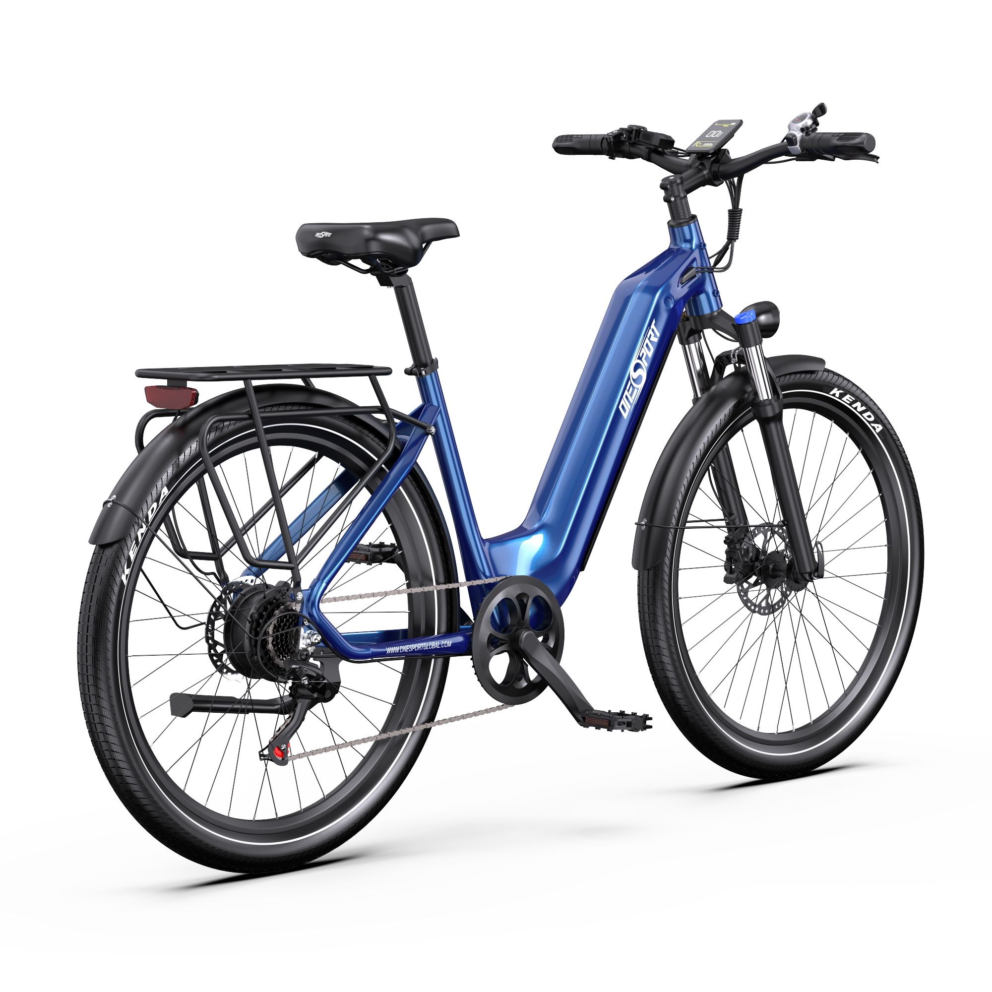Vélo électrique bleu, vue arrière, avec porte-bagages, pneus Kenda et écran sur le guidon.