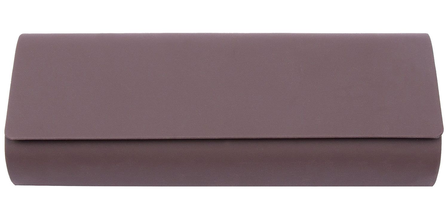 Étui rigide marron. Forme rectangulaire aux bords arrondis. Fermeture à rabat.