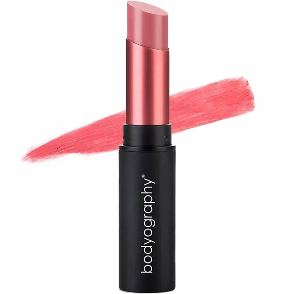 Roze lipstick. Zwarte huls met merknaam. Kleurstreep ernaast.