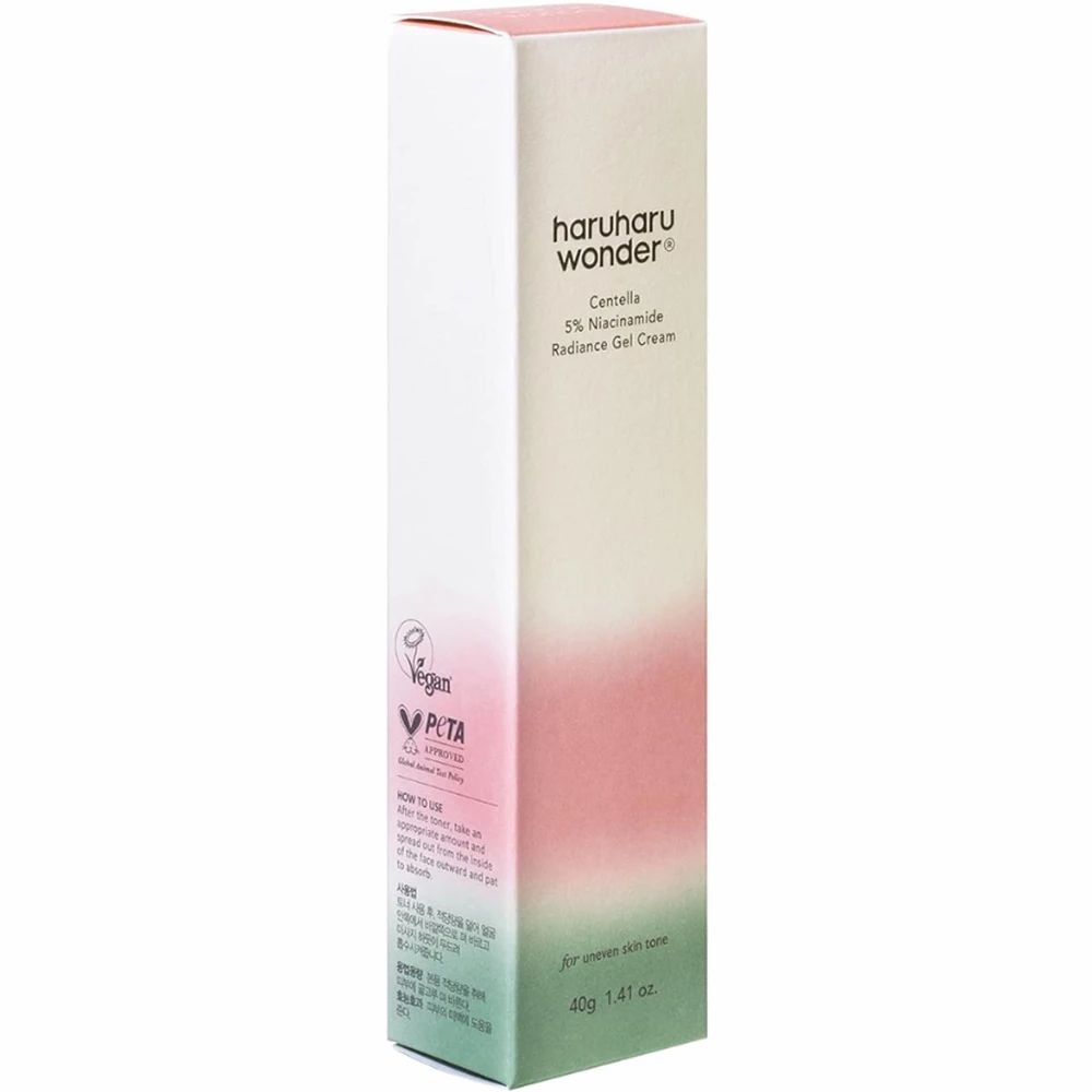 Emballage du produit. Texte : haruharu wonder, Centella 5% Niacinamide Radiance Gel Cream. Labels Vegan et PETA. 40g 1.41 oz. Dégradé vert-rose.
