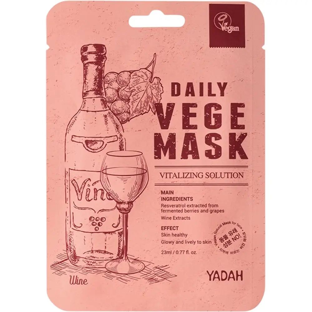 Roze masker verpakking. Opdruk: DAILY VEGE MASK, wijn illustratie, ingrediënten, effect, merk YADAH. Vegan zegel.