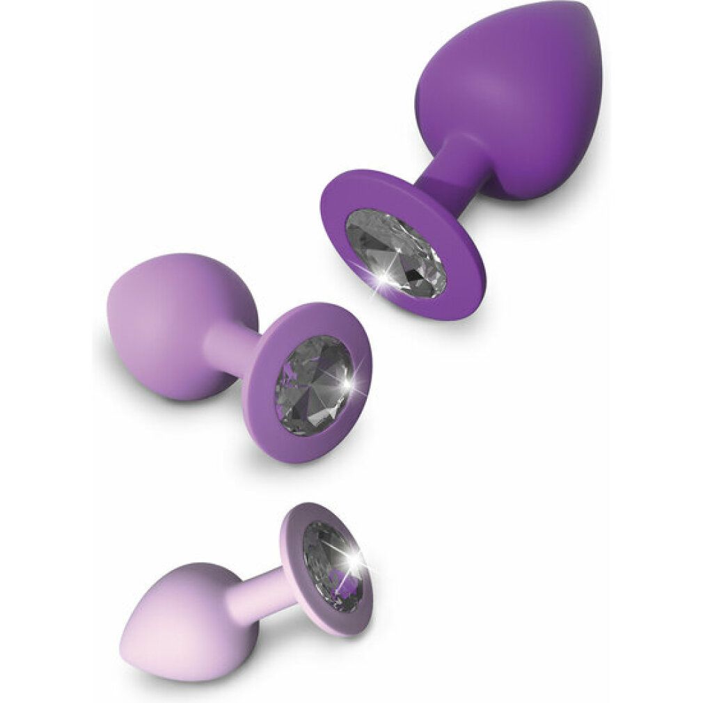 Trois plugs anaux violets avec ornements en cristal, tailles variées, gros plan.