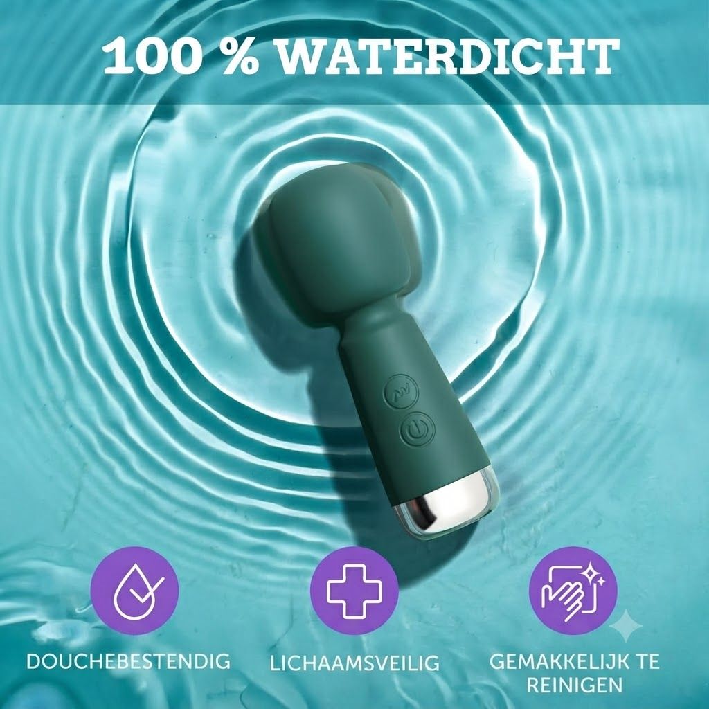 Groene vibrator met zilveren ring, 100% waterdicht, op water met rimpelingen.