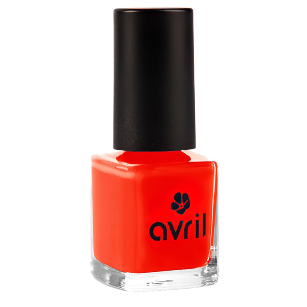 Rode nagellakfles met zwarte dop. Vierkante fles. Zwarte tekst "avril" en logo.