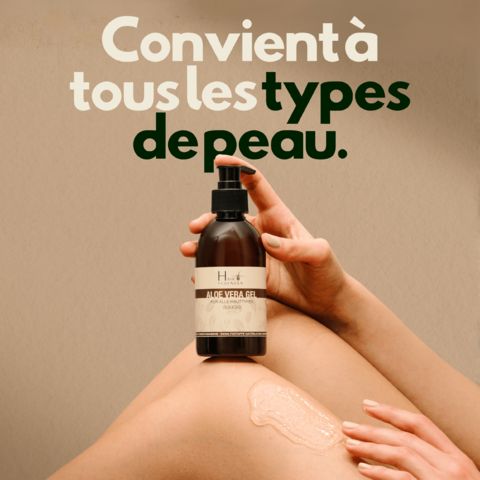 Main avec gel sur la jambe. Texte : Convient à tous les types de peau. Flacon brun.