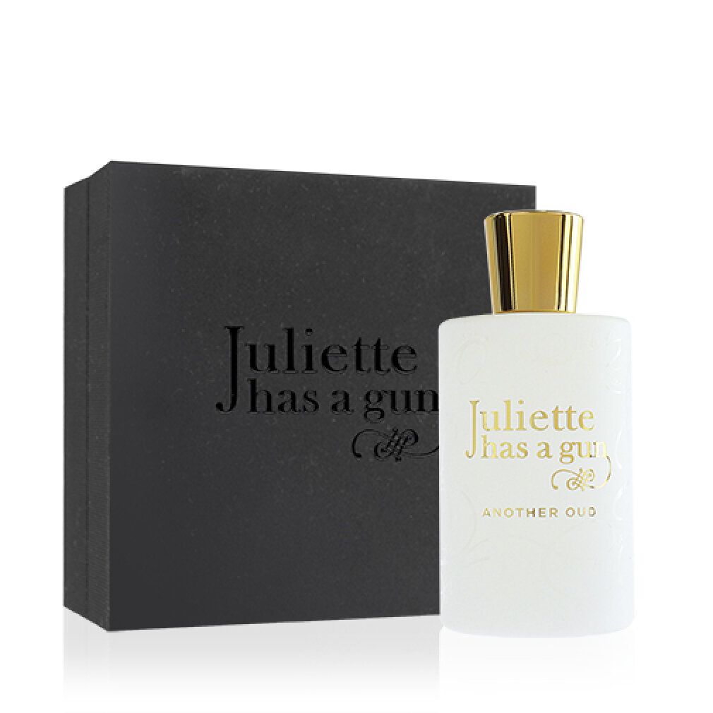 Boîte noire et flacon blanc, bouchon doré. Inscription dorée: Juliette has a gun, Another Oud.