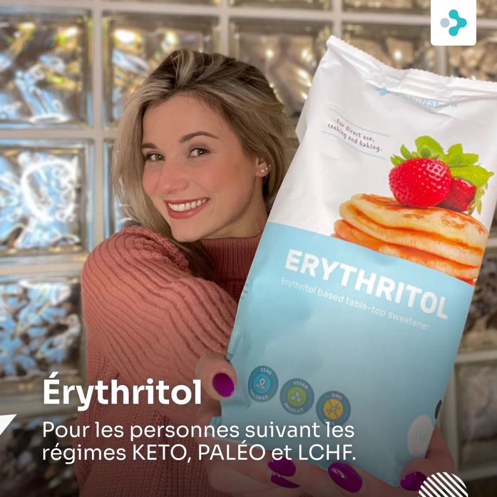 Femme tenant un sachet de FutuNatura Erythrit. Texte : Erythrit. Pour régimes Keto, Paléo et LCHF.