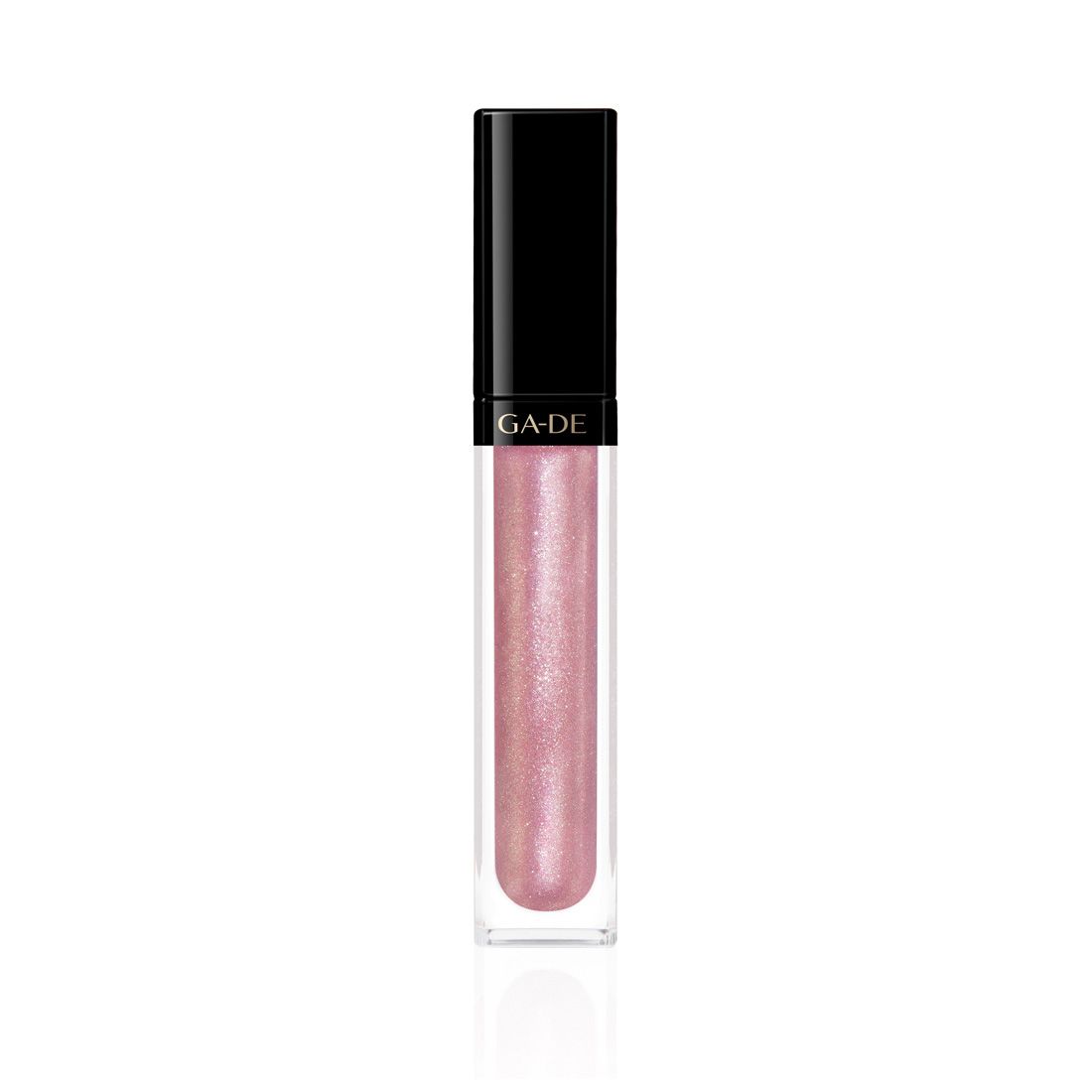 Gloss à lèvres rose scintillant dans un tube transparent avec un capuchon noir. Le nom de la marque GA-DE est visible sur le tube.