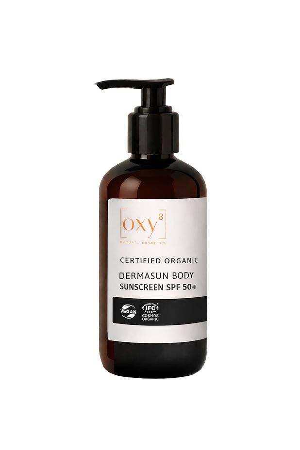 Bruine fles met zwarte pomp. Wit etiket met productinformatie: DERMASUN BODY SUNSCREEN SPF 50+.