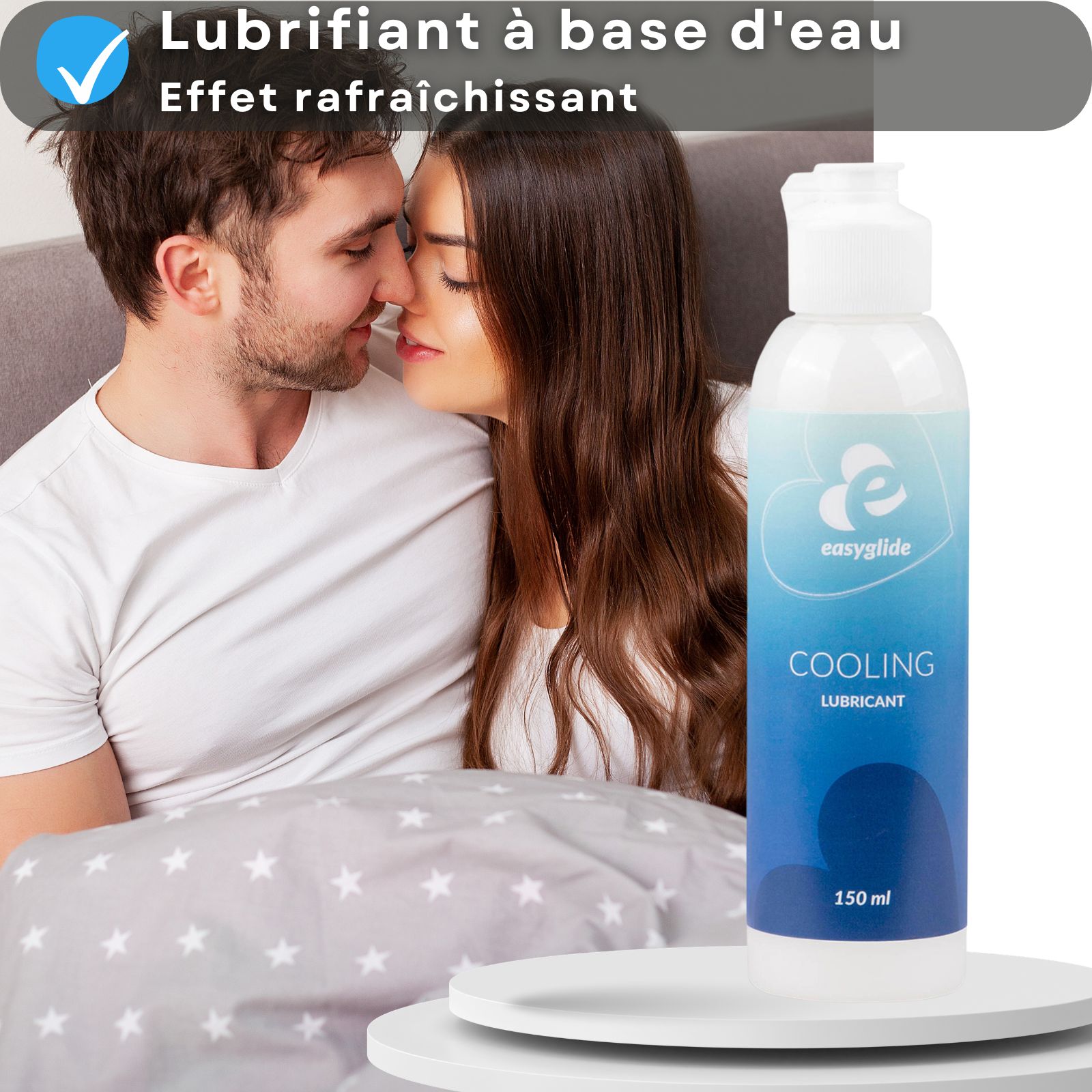 Flacon blanc. Easyglide Cooling Lubricant. Dégradé bleu et blanc. 150 ml. Couple au lit.