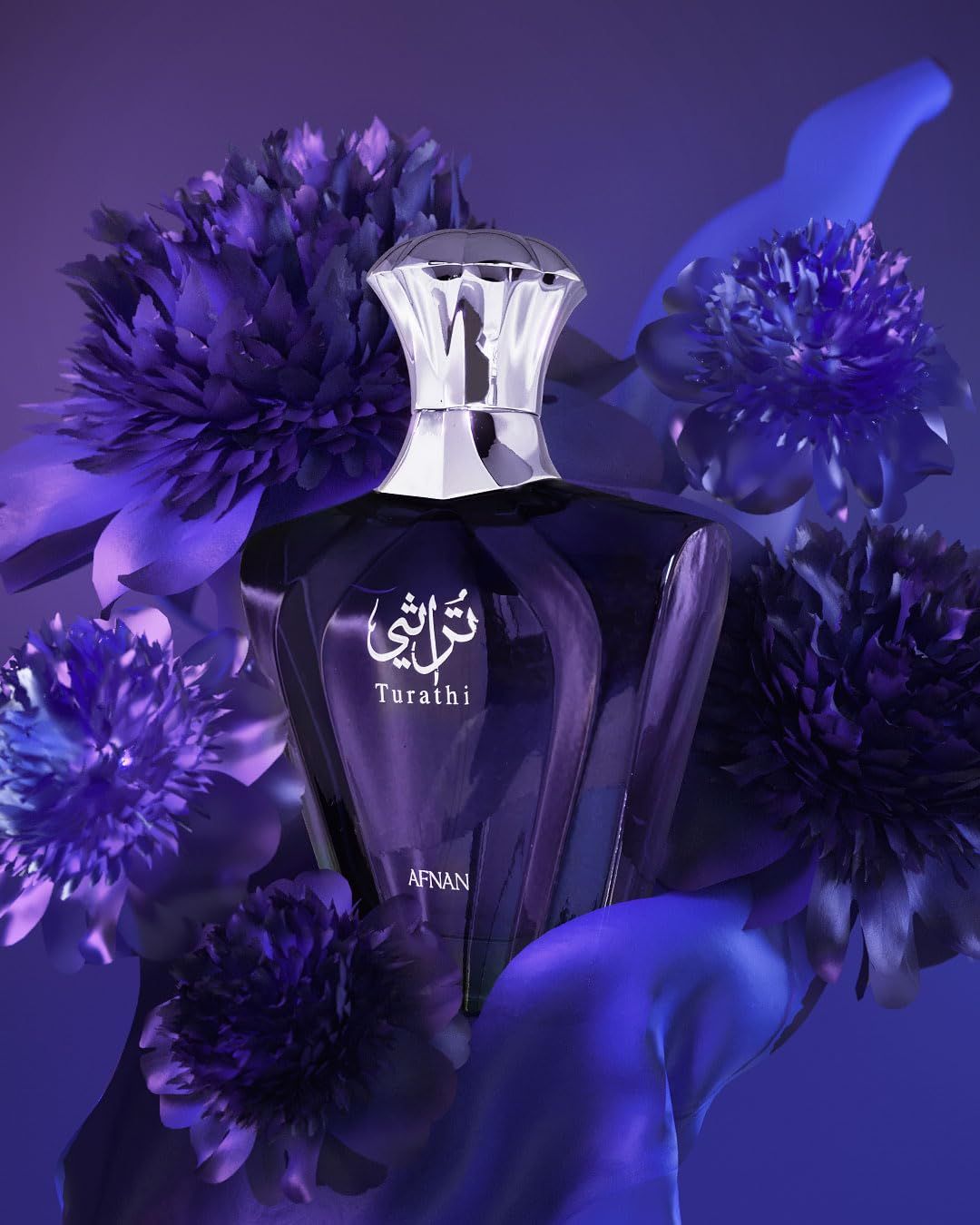Afnan Turathi Homme Blue Eau de Parfum fles met paarse bloemen.