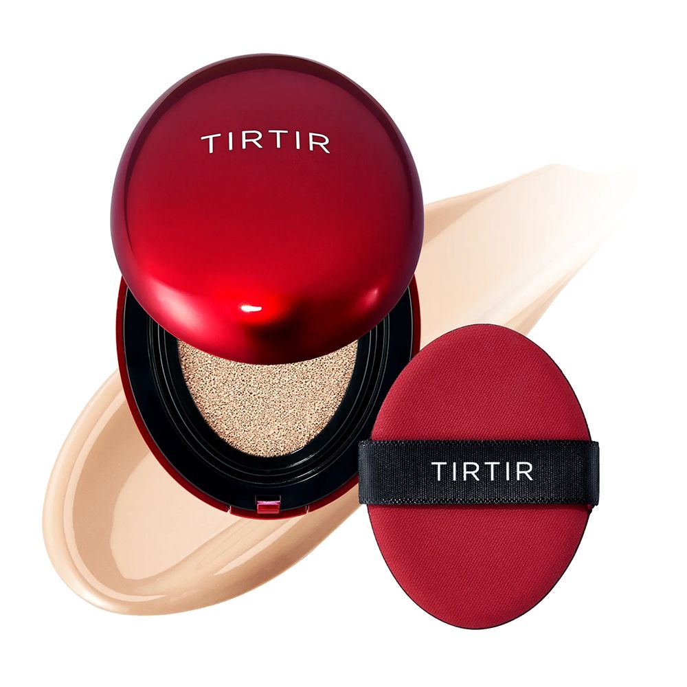 Rode TIR TIR Cushion Foundation doos open, met sponsje en foundation kussen.