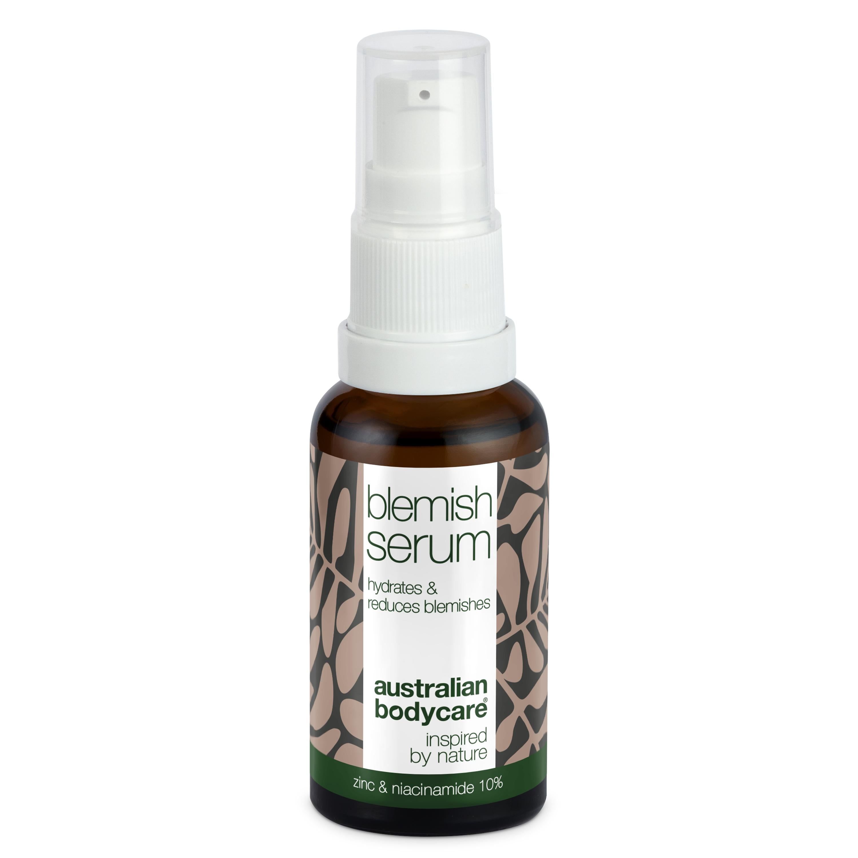 Bruine serumfles met witte pomp. Opschrift: Blemish Serum, Australian Bodycare.