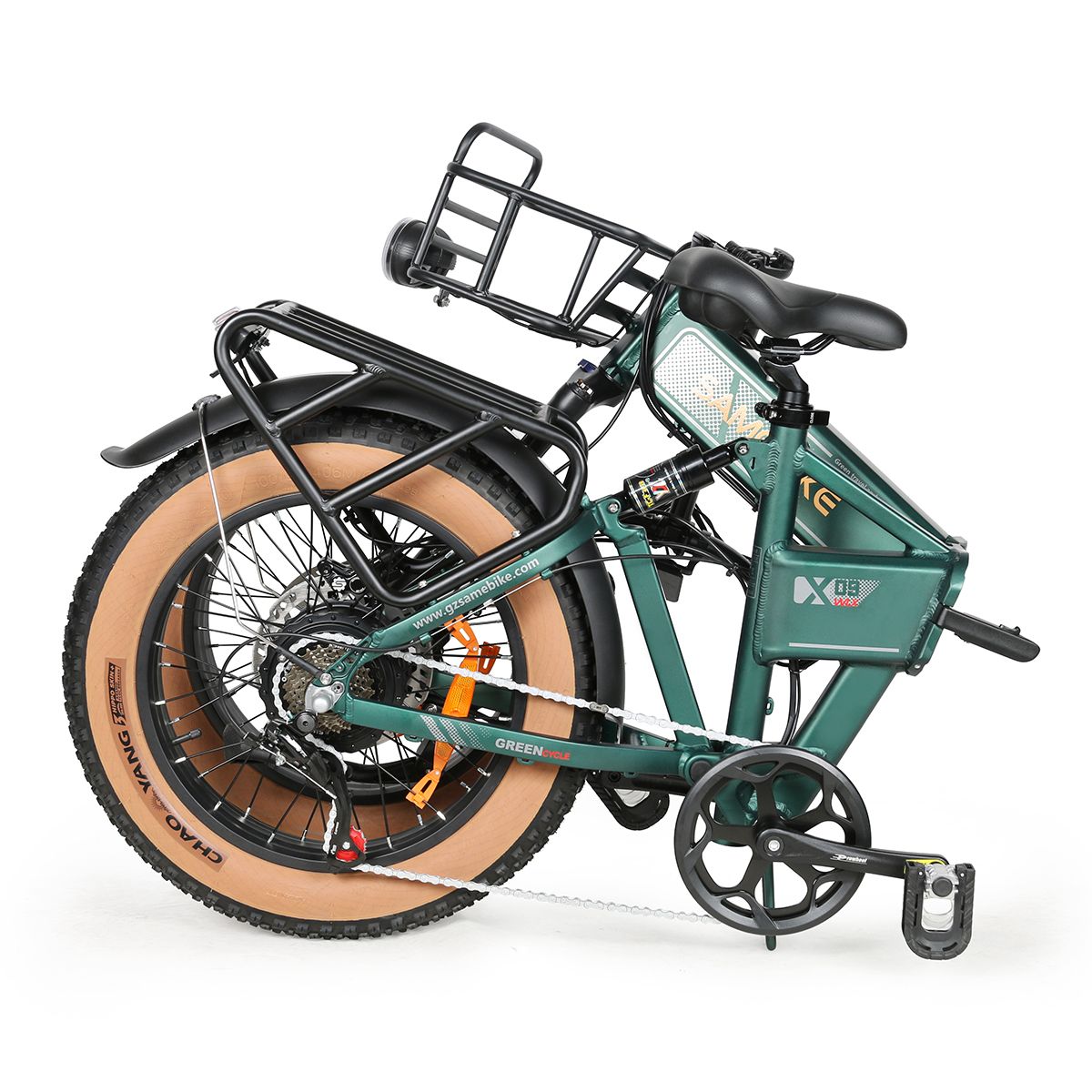 Opgevouwen groene SAMEBIKE XWLX09-II elektrische fiets. Bagagedrager, brede banden en mand zichtbaar. Groene kleur.