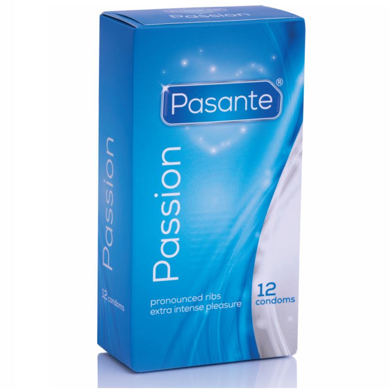Blauwe doos met Pasante Passion. Bevat 12 condooms.