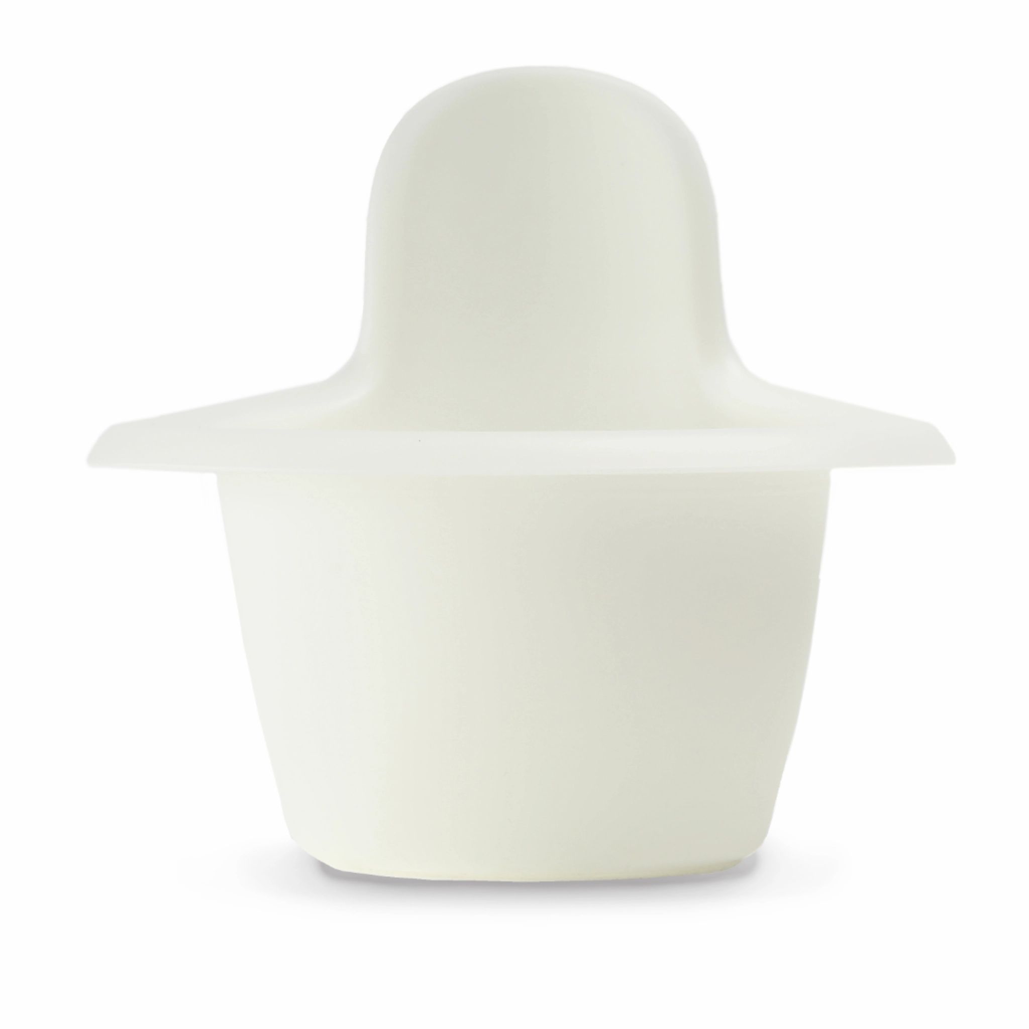 Pot pour bébé blanc avec large bord. Arrondi en haut, conique en bas.