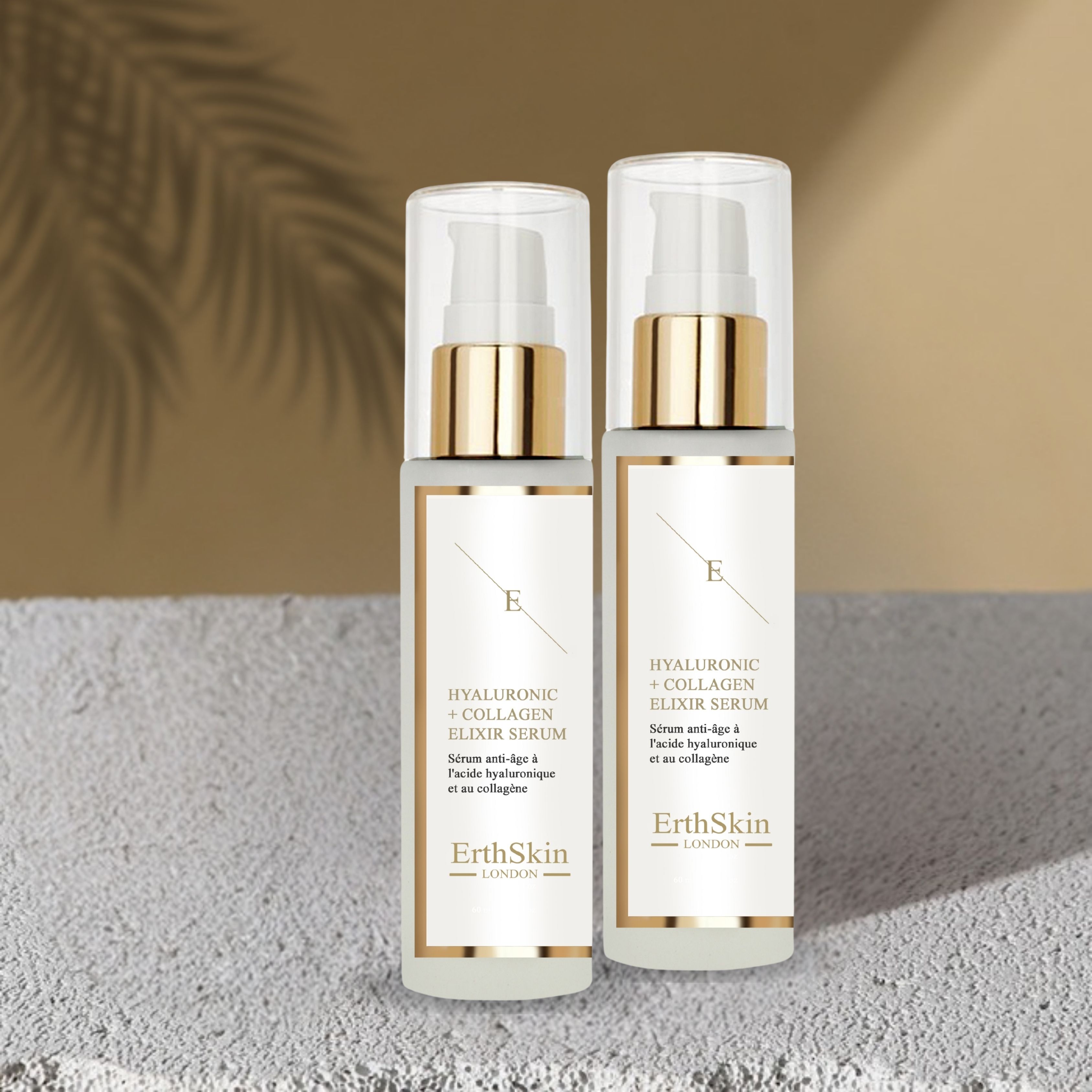 Twee serumflessen met pompsluiting. Opschrift: Hyaluronic + Collagen Elixir Serum. Merk: ErthSkin London. Achtergrond: schaduw.