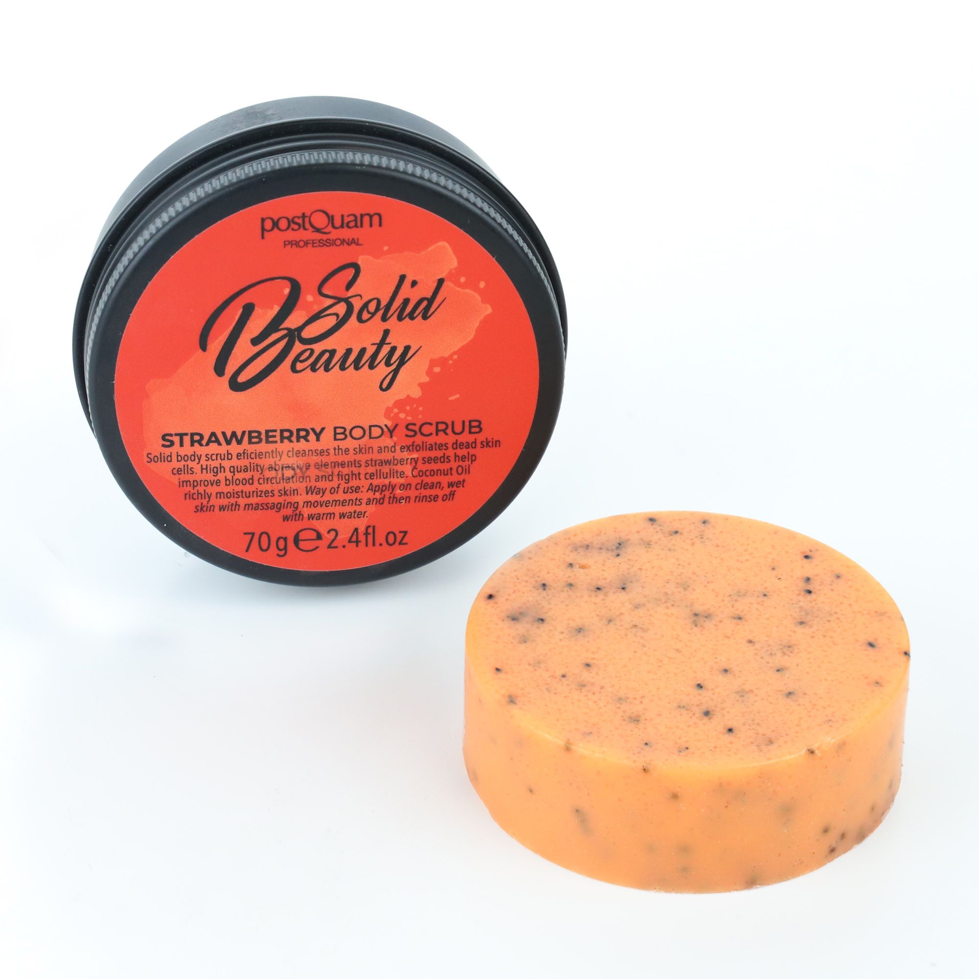 Boîte ronde et gommage corporel à la fraise. Bord noir, couvercle rouge. Gommage orange à côté.