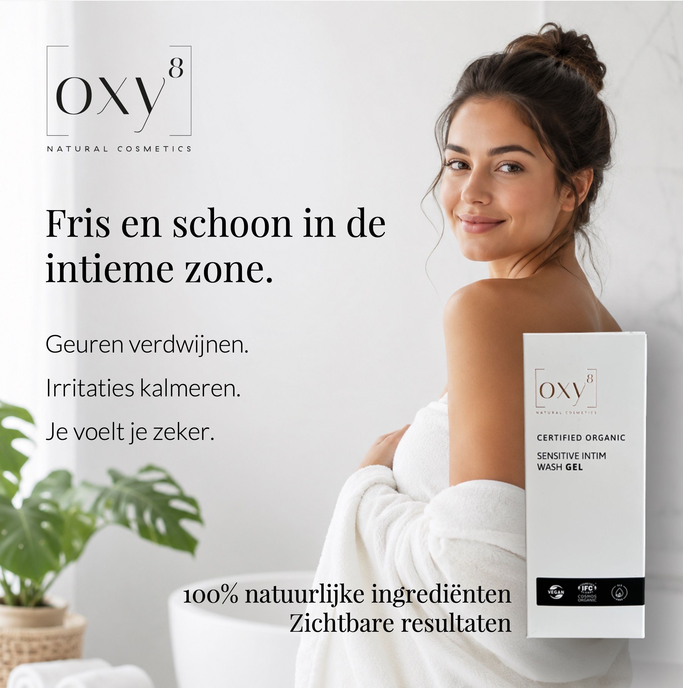 Vrouw in badjas. Naast haar een productverpakking en een fles.