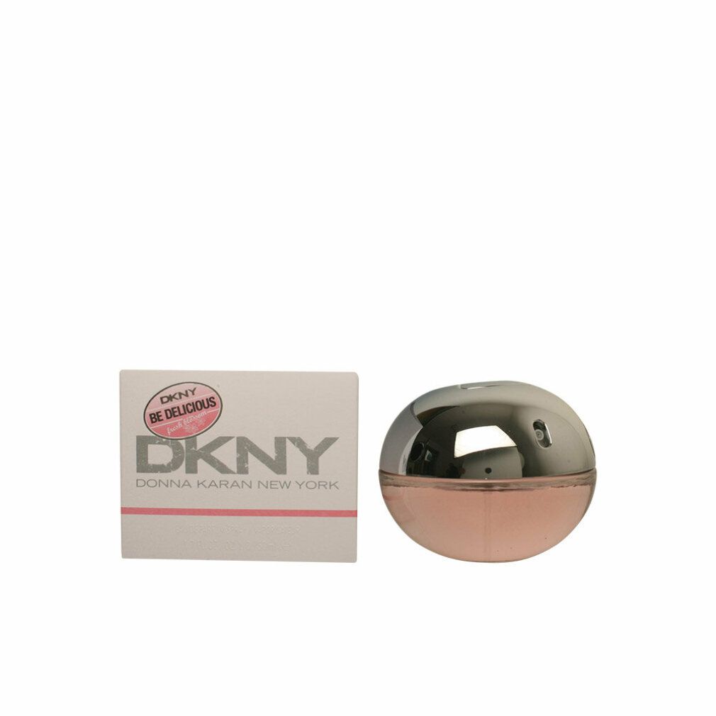 DKNY Be Delicious parfumfles en verpakking. Ronde, glanzende metalen fles met roze onderkant. Witte kartonnen doos met DKNY logo.