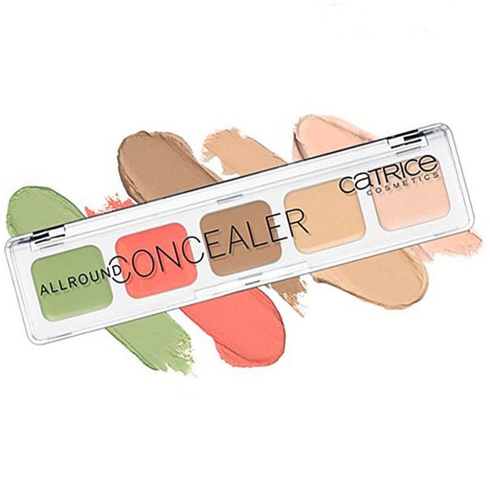 Palette de correcteurs avec cinq teintes. Inscription: ALLROUND CONCEALER. Marque: Catrice Cosmetics. Éclaboussures de couleur en arrière-plan.