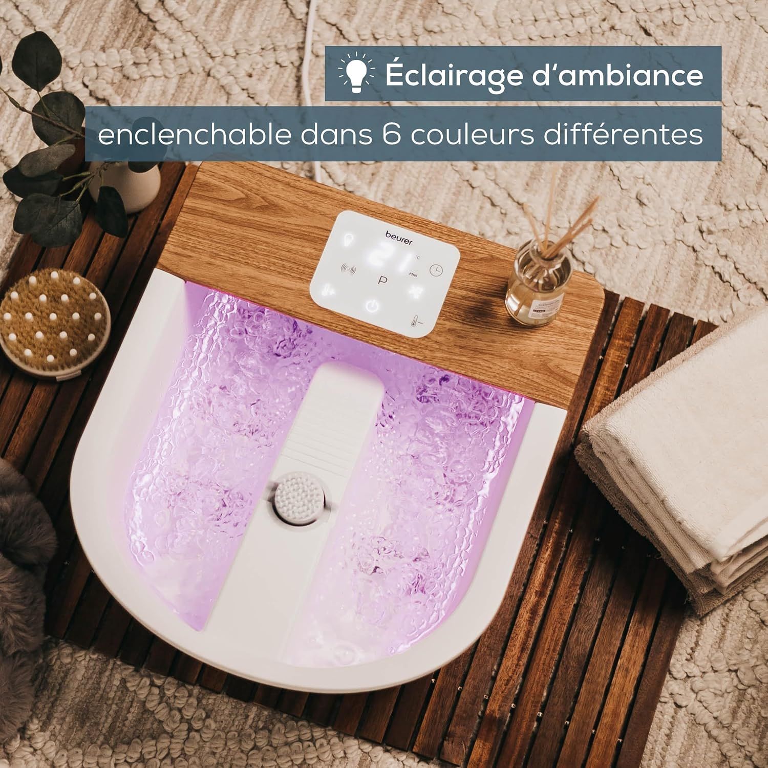 Bain de pieds effervescent avec éclairage d'ambiance coloré et accents en bois.
