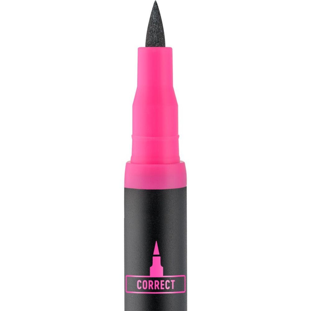 Gros plan de la pointe noire d'un eyeliner avec manche rose. Inscription: CORRECT.