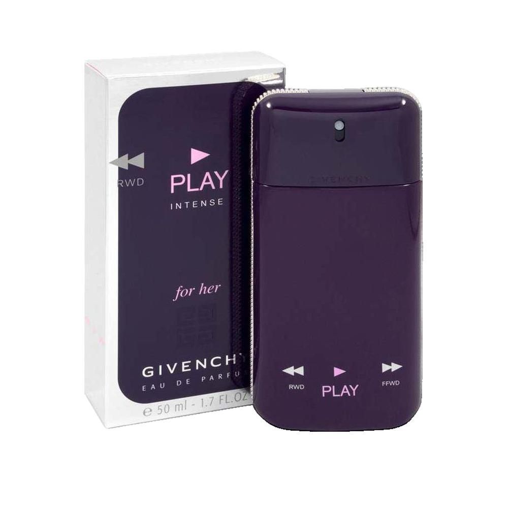 Givenchy Play Intense for Her Eau de Parfum. Flacon violet à côté de l'emballage. Flacon avec vaporisateur. Emballage avec texte: PLAY INTENSE for her.