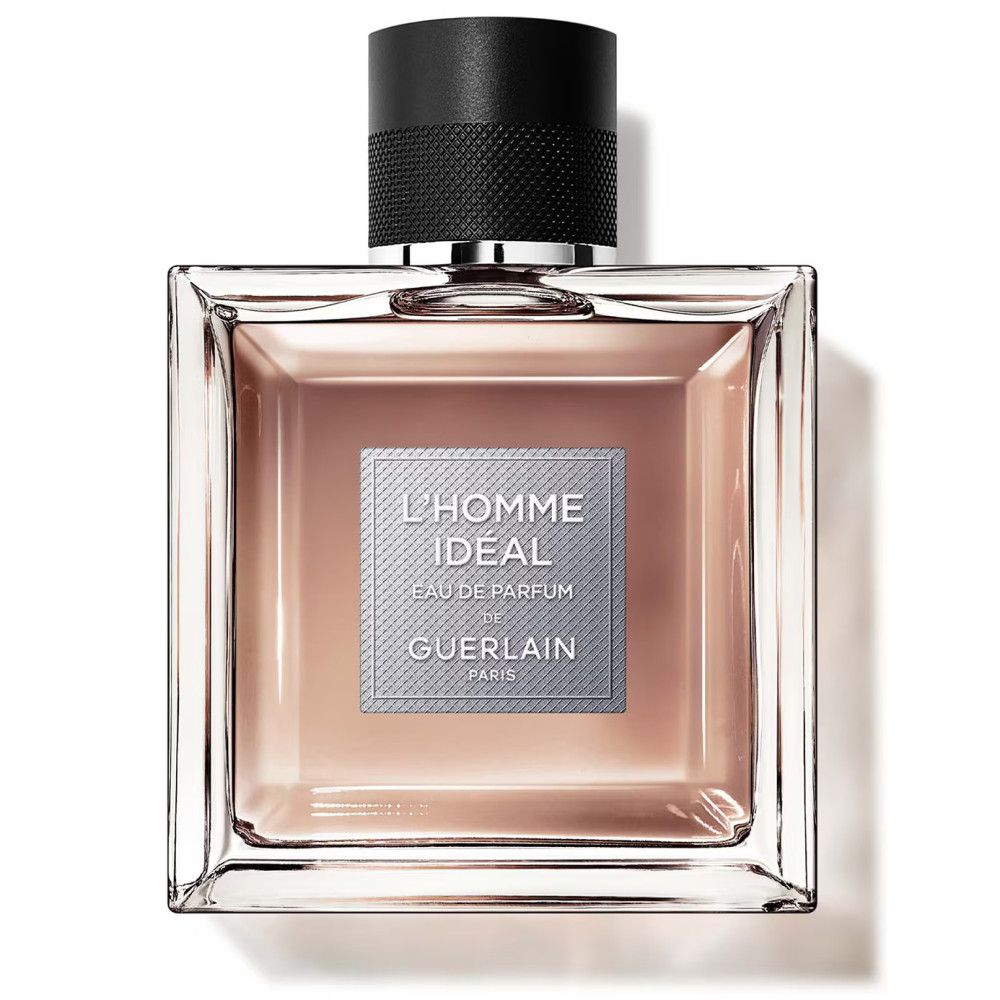 Flacon carré avec bouchon noir. Étiquette "L'HOMME IDEAL" et "GUERLAIN". Liquide rosé visible.
