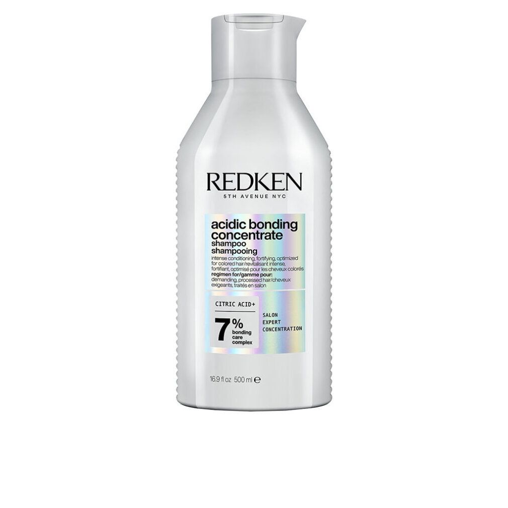 Flacon de shampooing Redken blanc. Étiquette avec nom et ingrédients. 500 ml.