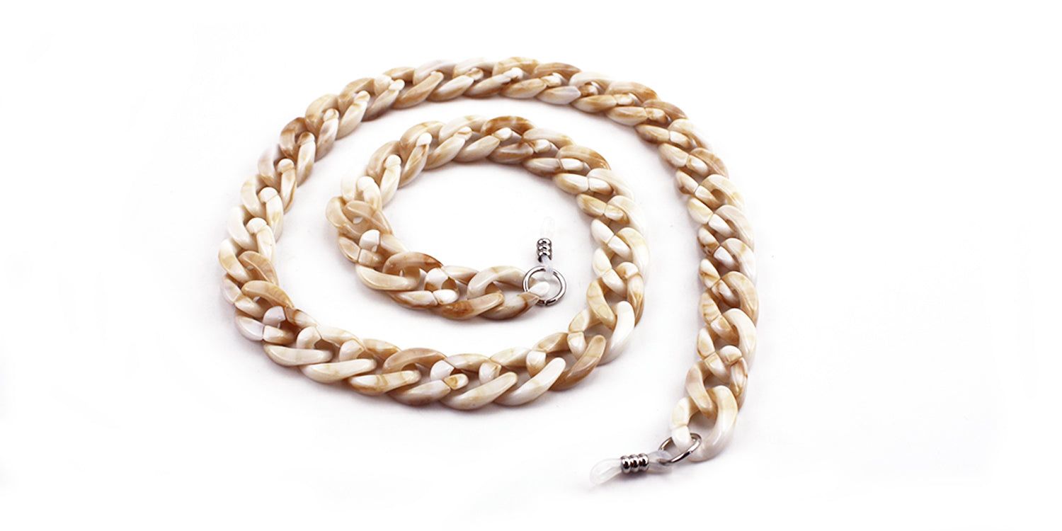 Chaîne de lunettes beige et marron, maillons en spirale. Fermoirs métalliques aux extrémités.