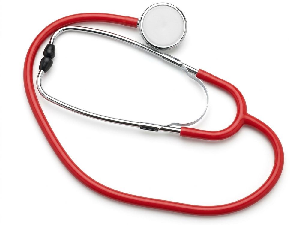 Stéthoscope rouge avec pavillon et écouteurs argentés.