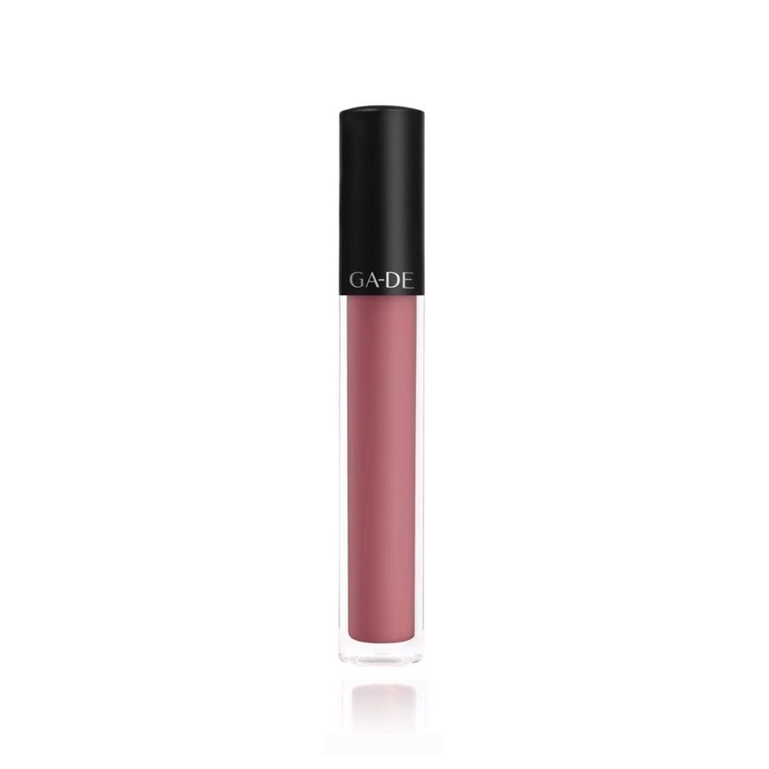 Ga-De Velveteen Matte Lipcolor. Roze lippenstift in een transparante fles met zwarte dop. De merknaam staat op de dop gedrukt.