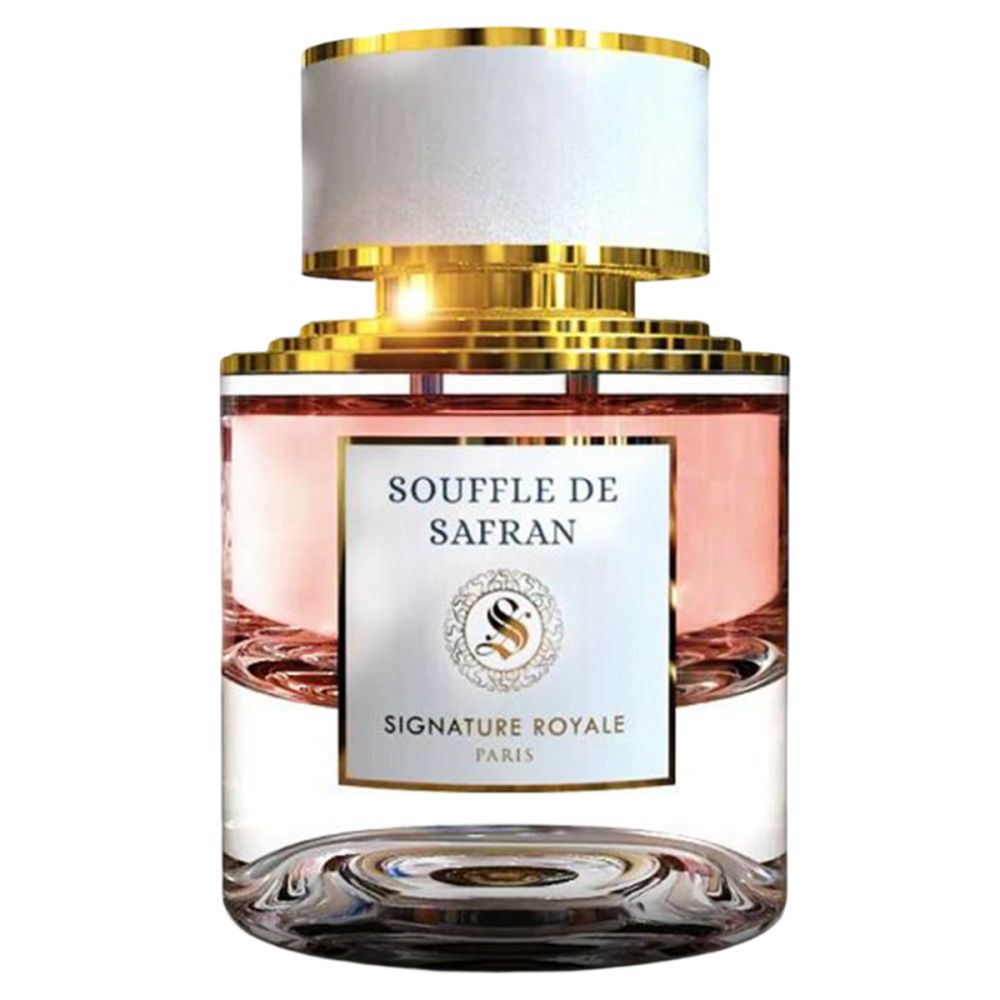 Parfumfles met witte dop en gouden elementen. Roze vloeistof binnenin. Opschrift 'SOUFFLE DE SAFRAN' en 'SIGNATURE ROYALE'.