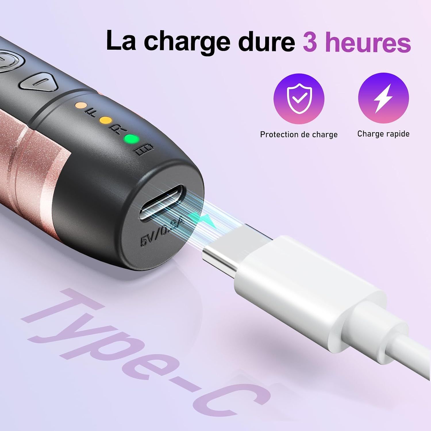 Appareil noir avec port de charge USB-C et indicateur de charge. Un câble USB-C blanc est branché.