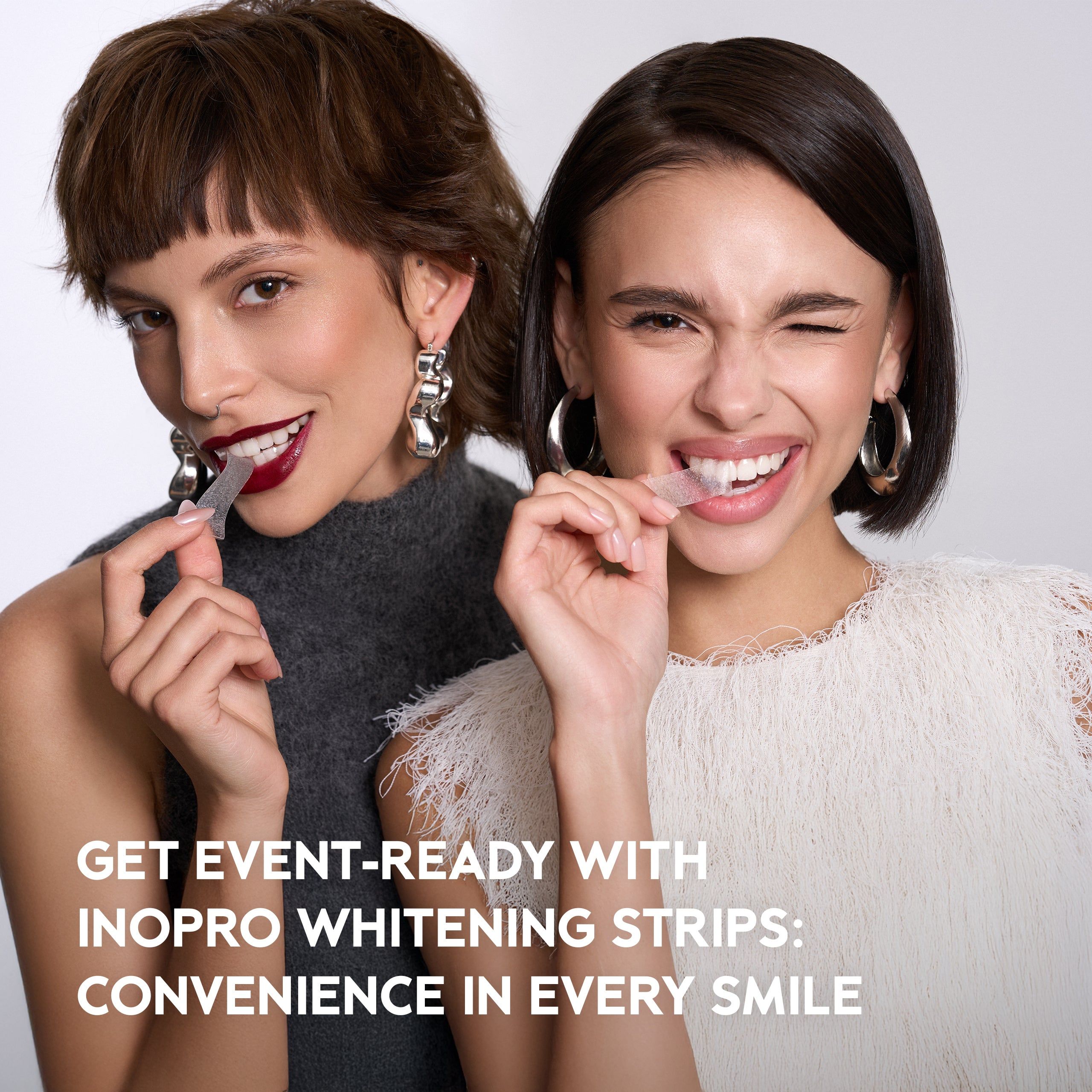 Twee vrouwen passen INOPRO whitening strips toe, promoten comfort en een stralende glimlach.