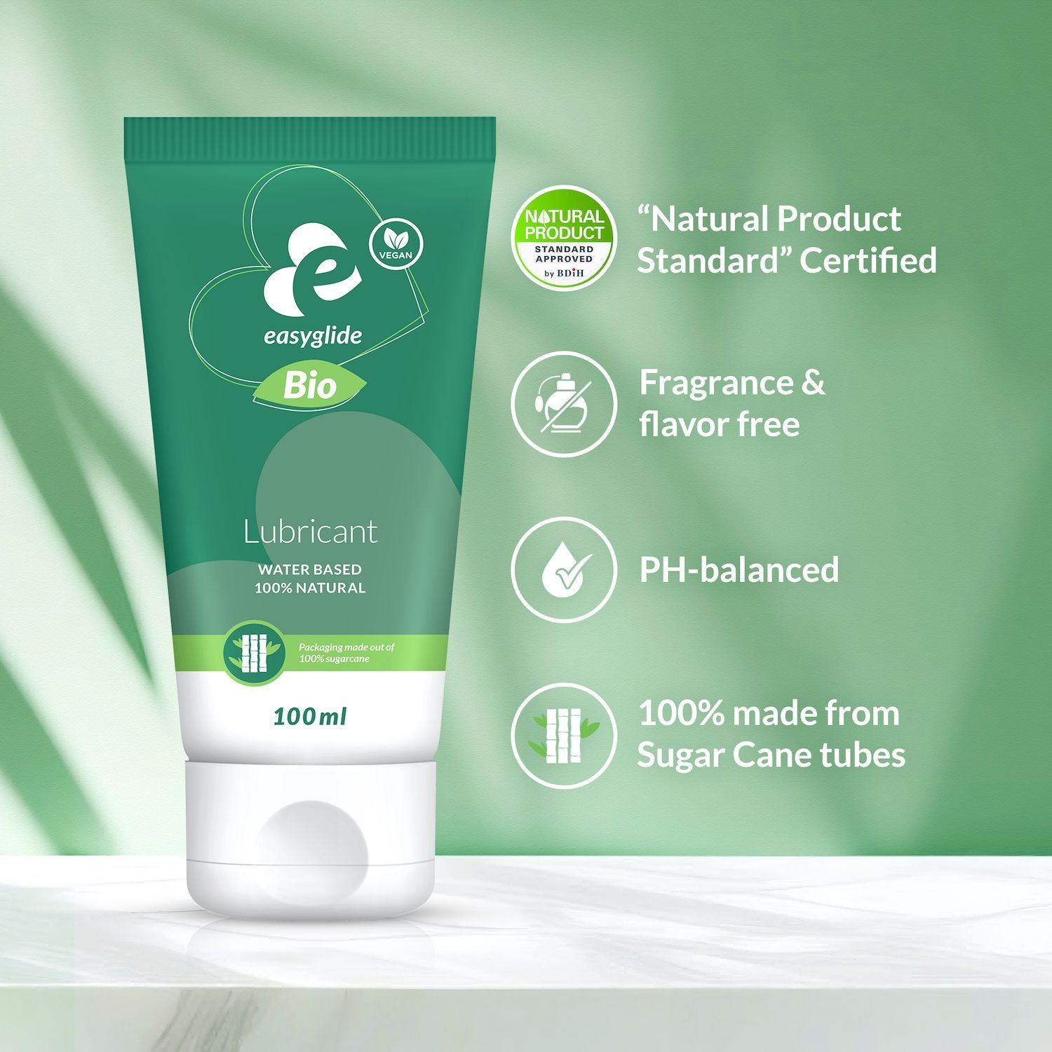 Tube vert avec bouchon blanc. Inscription: Easyglide Bio Lubricant. À base d'eau, 100% naturel. Label végan. Certifié.