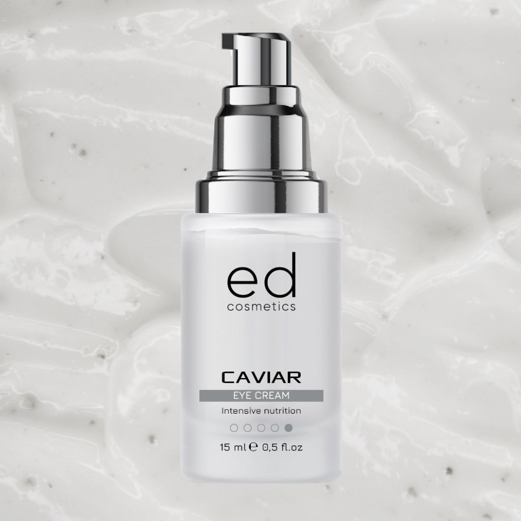 Flacon de crème pour les yeux avec pompe argentée. Texte: ED cosmetics, Caviar Eye Cream, 15 ml. Sur fond clair.