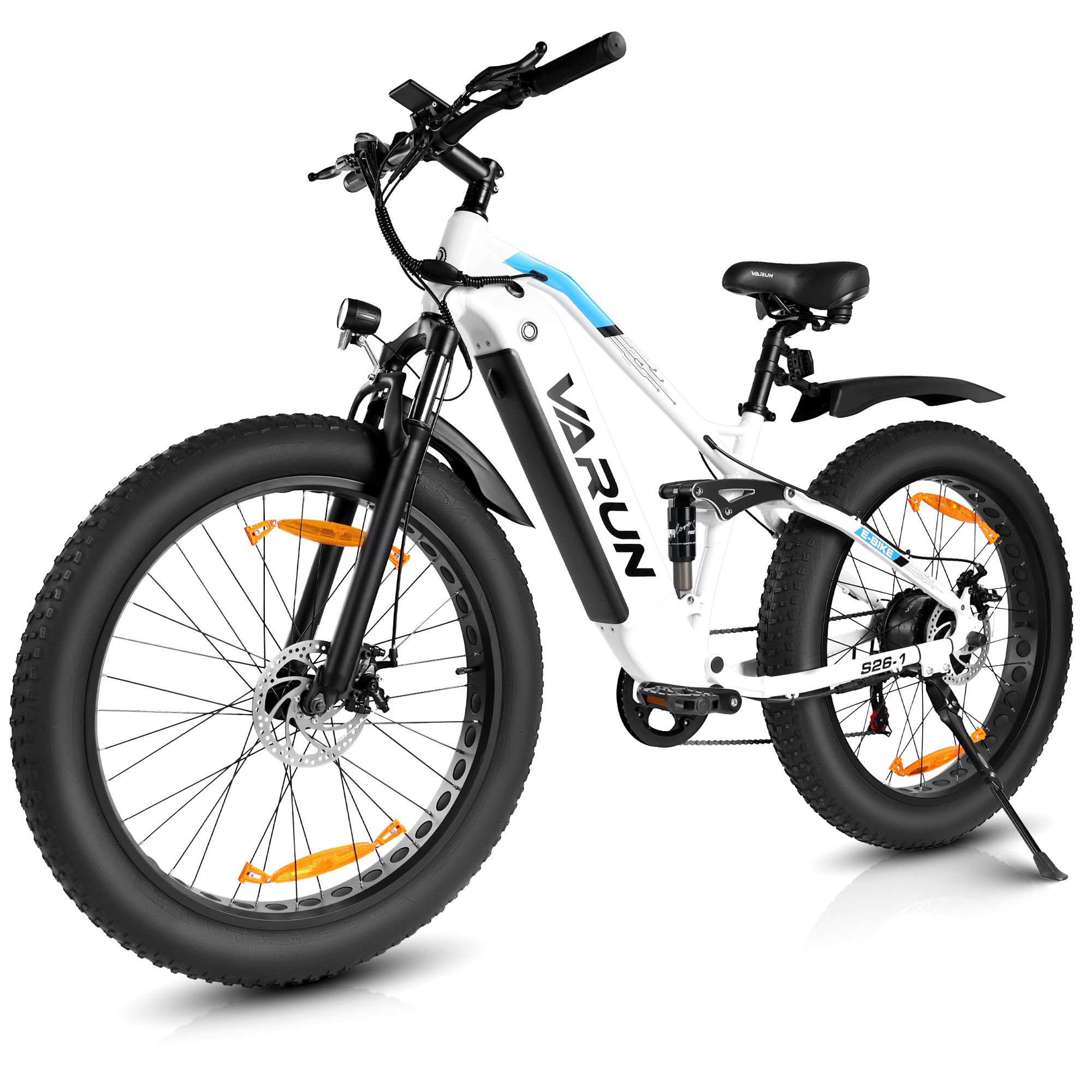E-bike VARUN S26-1, wit frame, zwarte banden, blauwe accenten. Bagagerek, koplamp, spatborden.