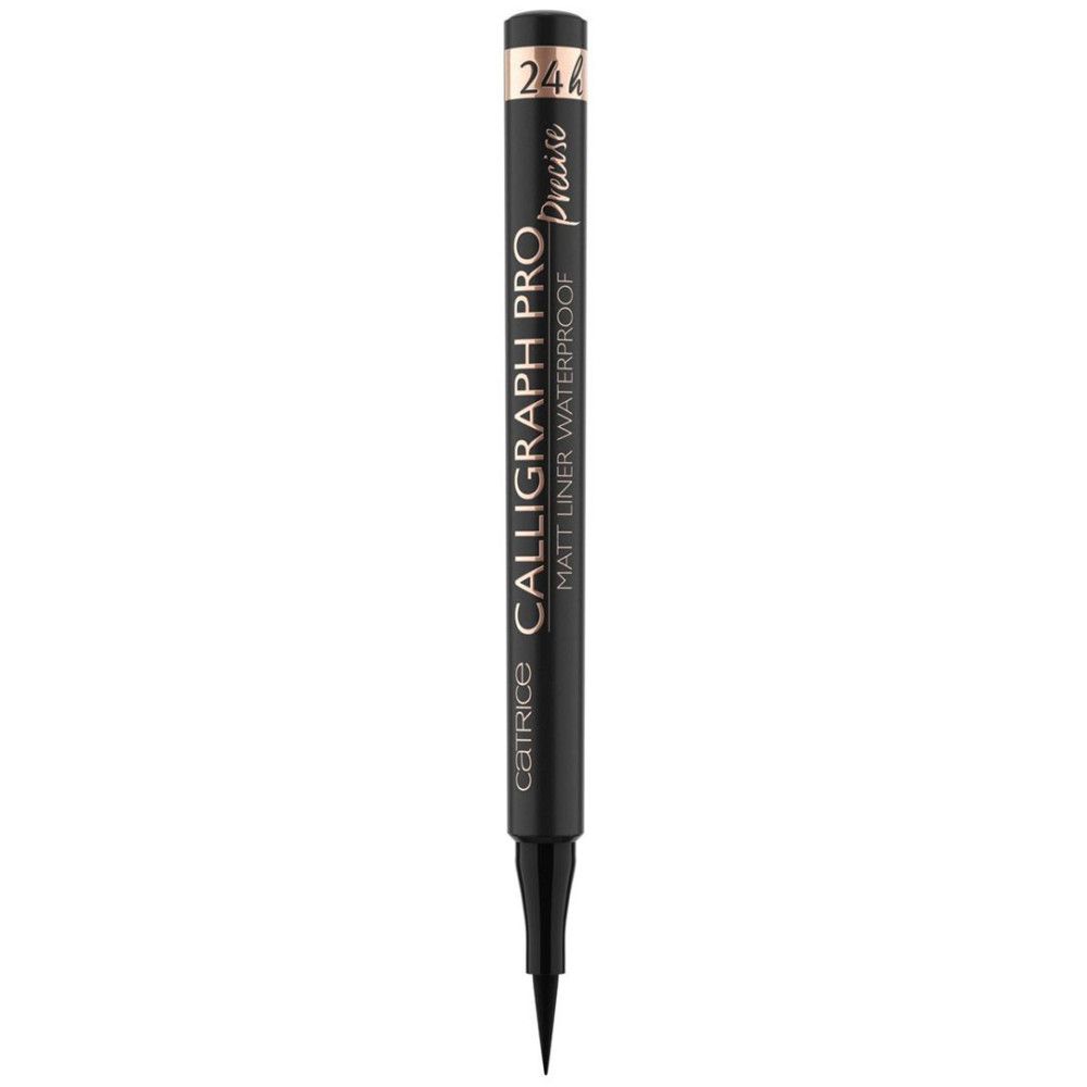 Zwarte eyeliner pen met punt. Opschriften: Catrice, CALLIGRAPH PRO, MATT LINER WATERPROOF, Precise, 24h. Zwarte punt.