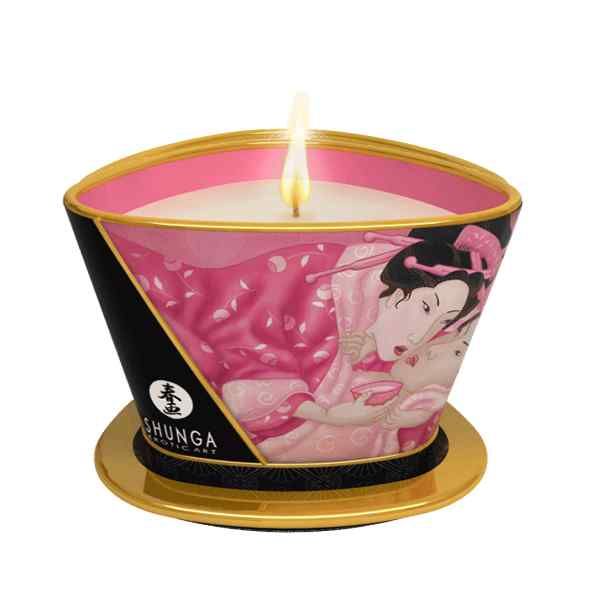 Brandende massagekaars met roze en zwarte versieringen die een Japans stel tonen.