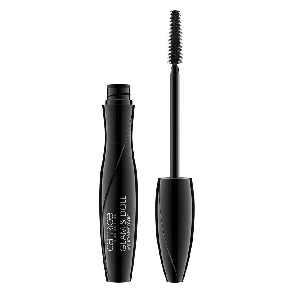 Tube et brosse de mascara noirs. Inscription "CATRICE GLAM & DOLL Volume Mascara" sur le tube. La brosse est sortie.