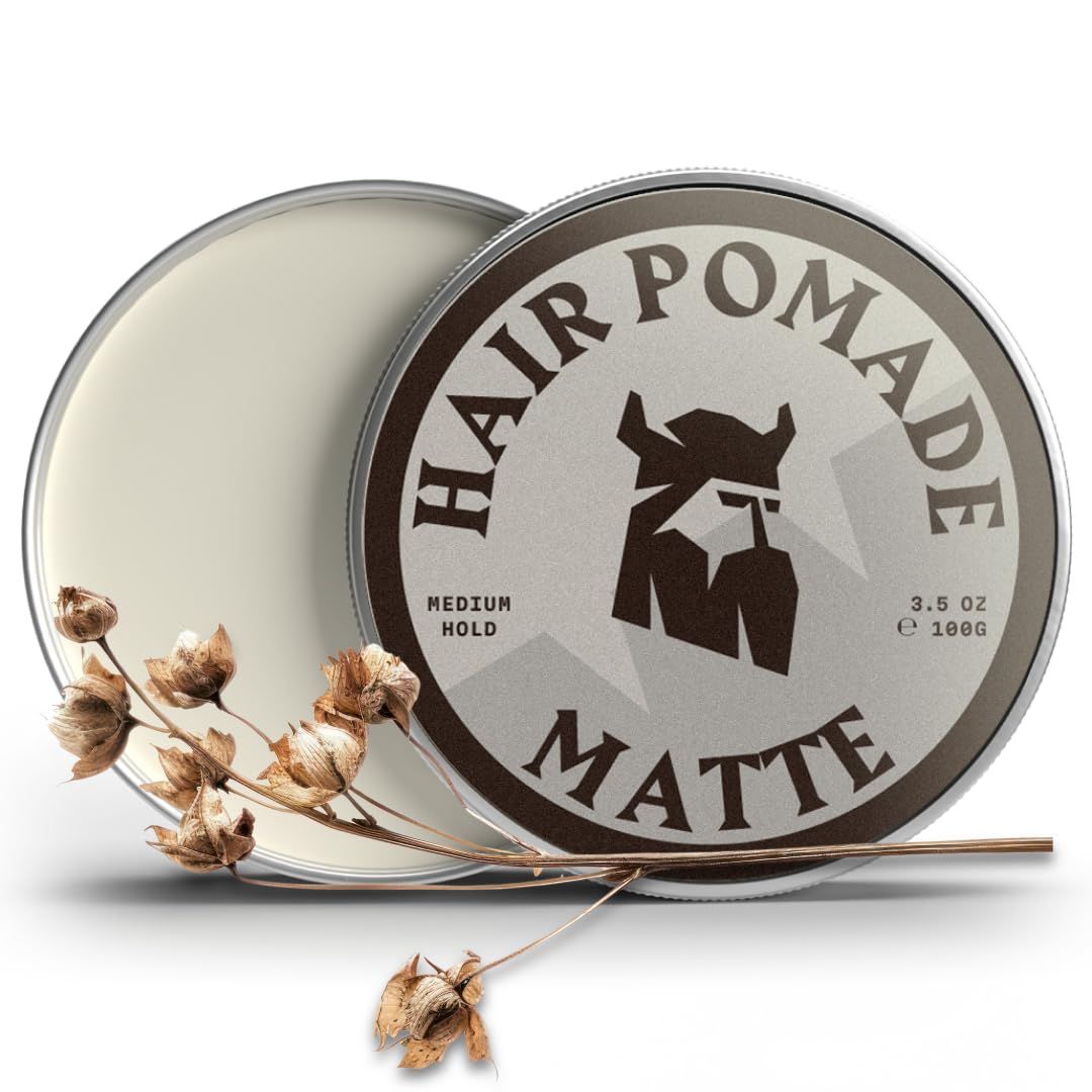Haar pommade in ronde doos. Deksel met tekst: HAIR POMADE, MATTE. Logo Viking hoofd. Inhoud: 100g.