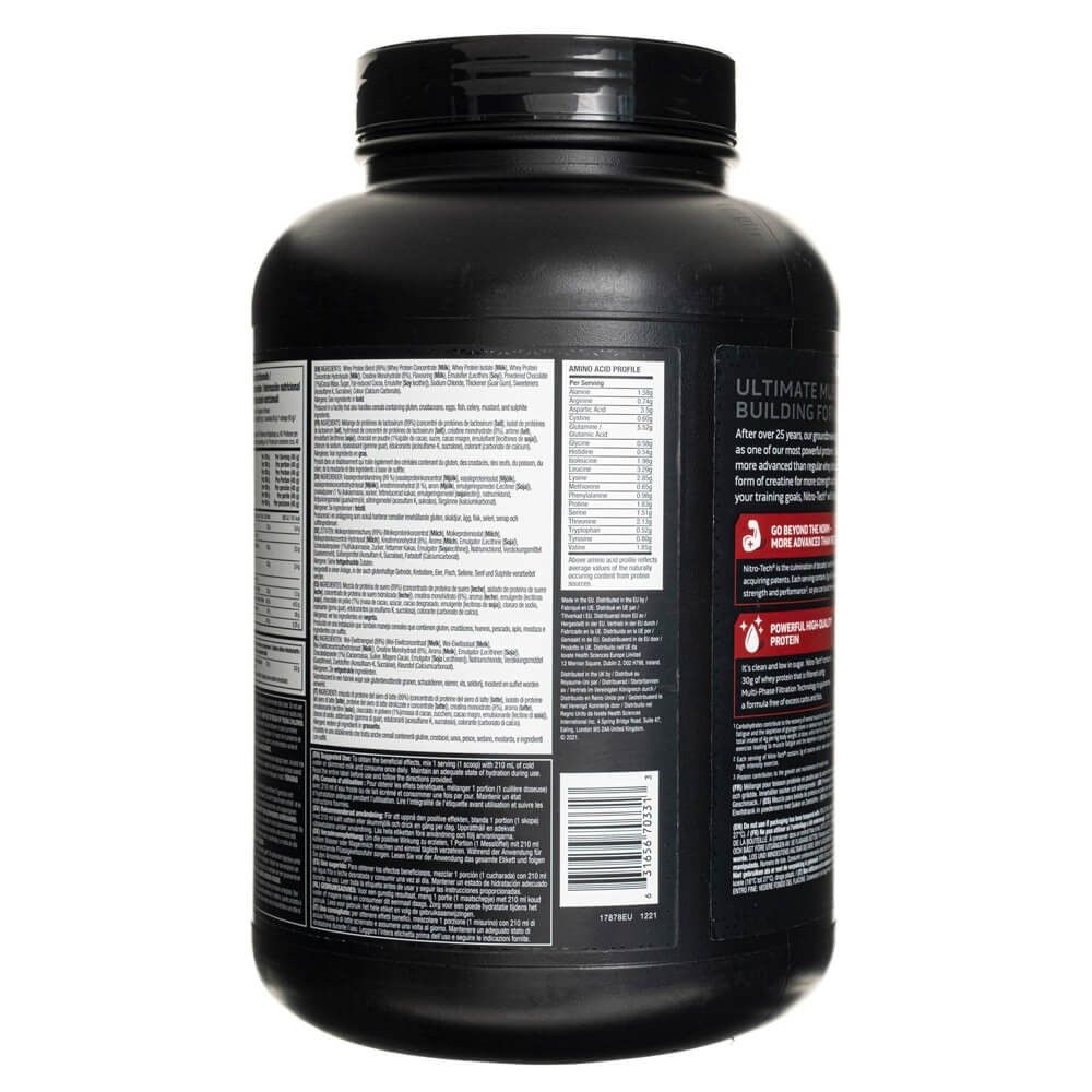 Arrière d'un récipient noir de protéine de lactosérum Muscletech Nitro-Tech. Affiche des informations nutritionnelles et des détails sur le produit.