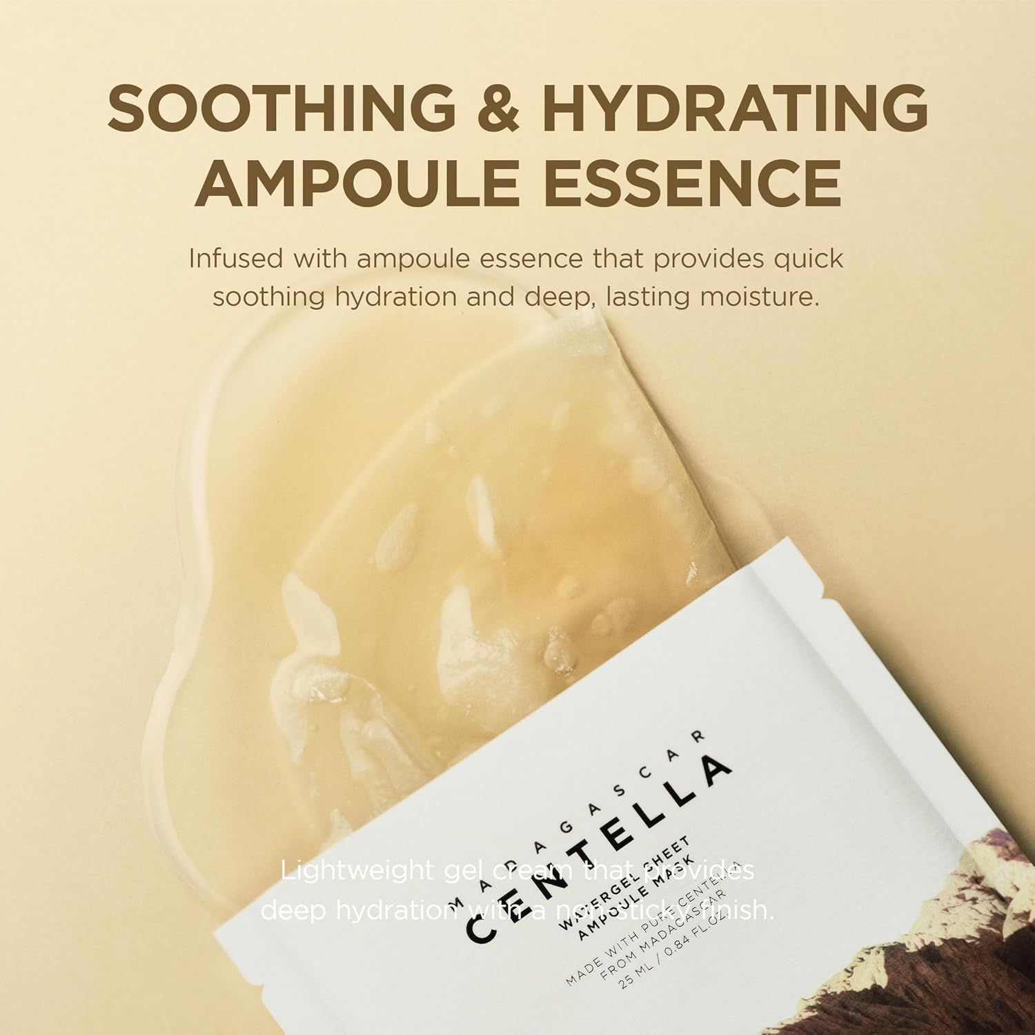 Masque facial et emballage du produit. Texte : SOOTHING & HYDRATING AMPOULE ESSENCE. Gel sur le masque. Marque : SKIN1004.