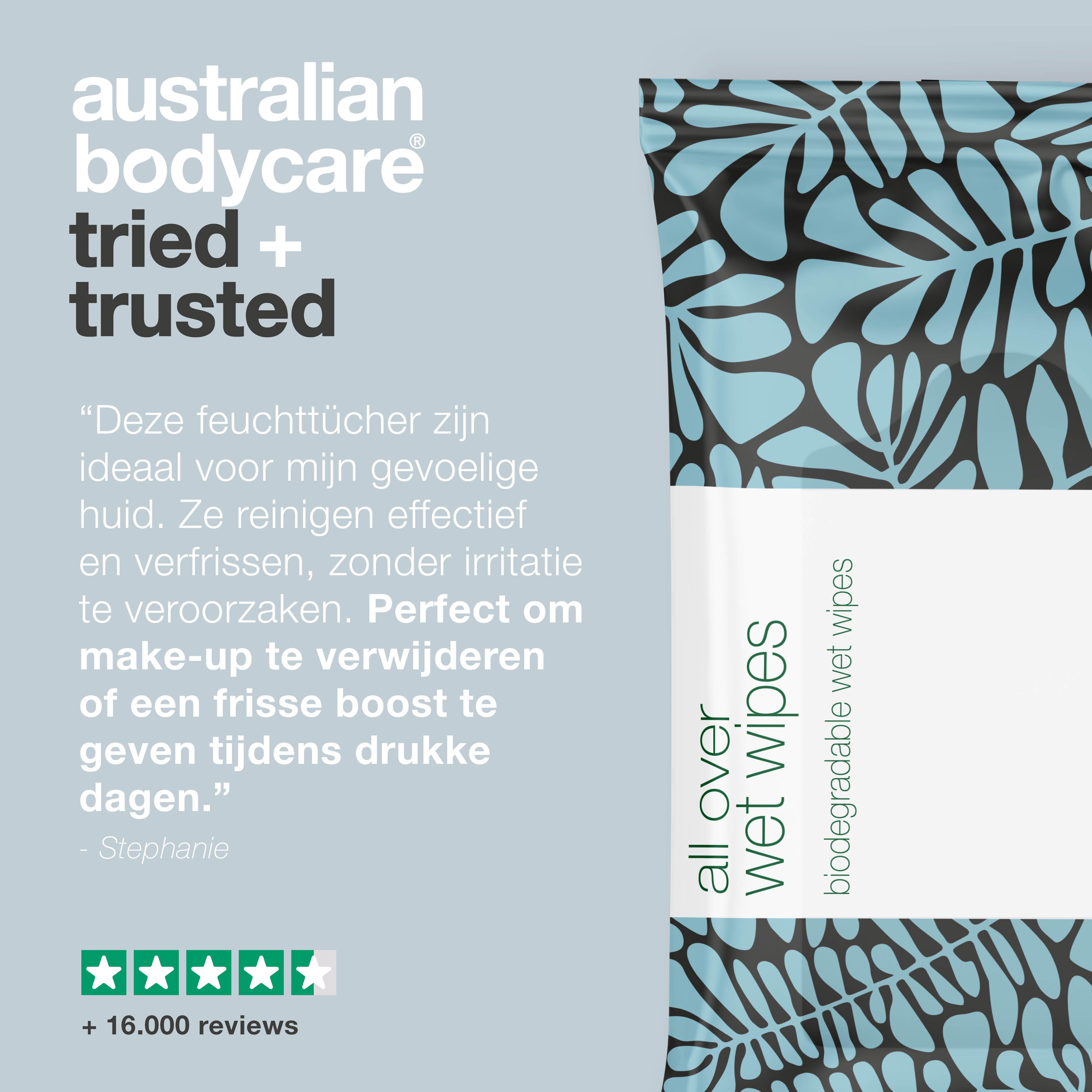 Pakje vochtige doekjes met blauw bladerpatroon. Tekst: "all over wet wipes". Logo: Australian Bodycare. Citaat en sterren.