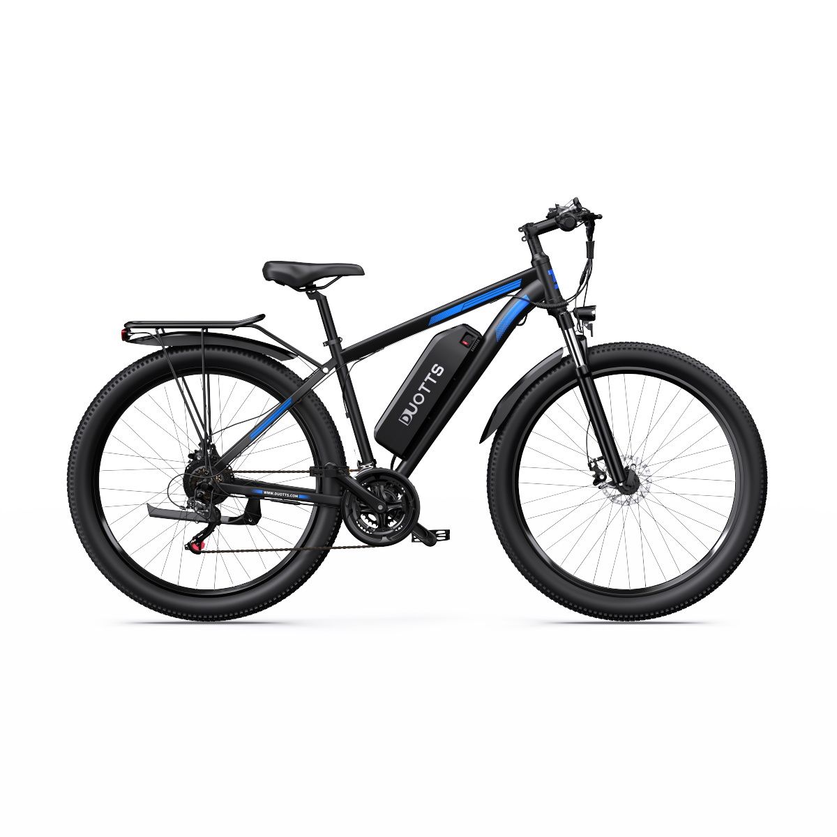 VTT électrique noir avec accents bleus. Visible : logo DUOTTS, garde-boue, porte-bagages, freins à disque.