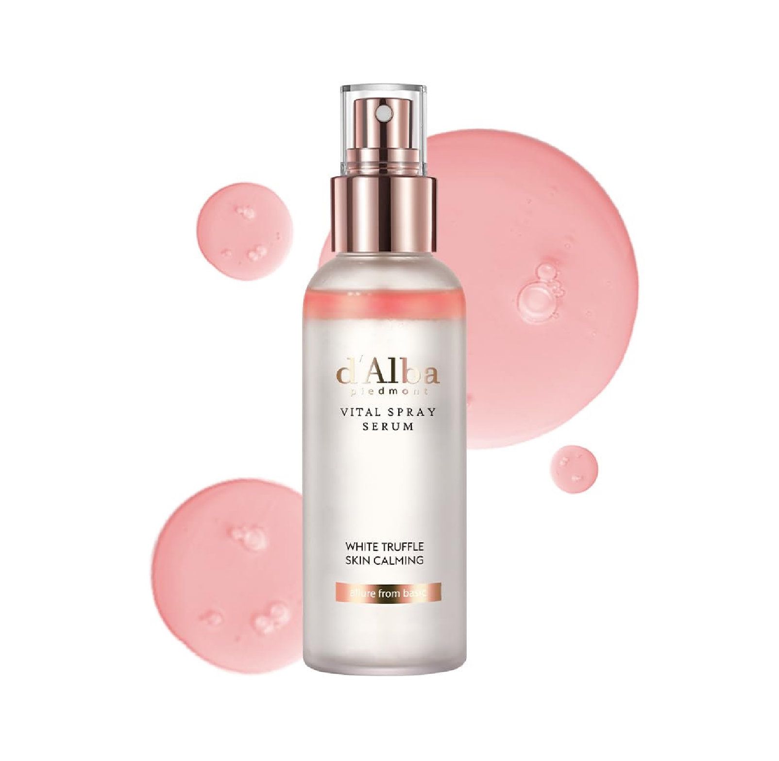 Serum sprayfles met roze vloeistof. Opschrift: d'Alba, Vital Spray Serum, White Truffle Skin Calming.