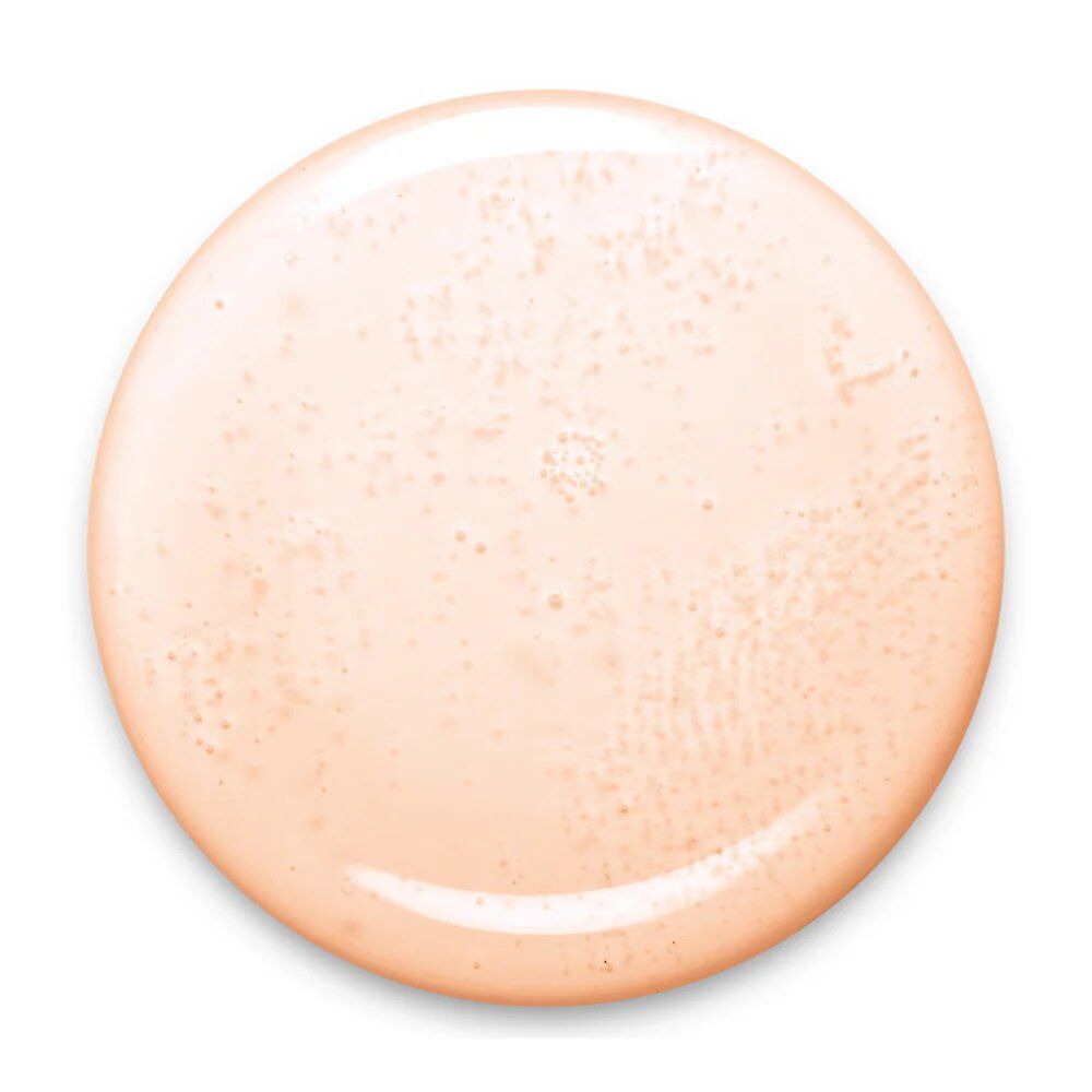 Tache ronde de vernis à ongles rose clair. La surface est brillante et présente de légères irrégularités.